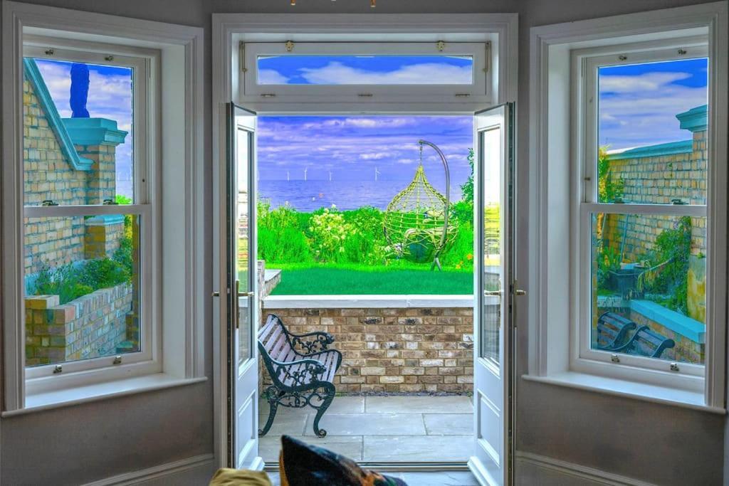 Stylish Beachfront Bolthole With Stunning Sea Views And Luxury Touches Herne Bay Exterior photo