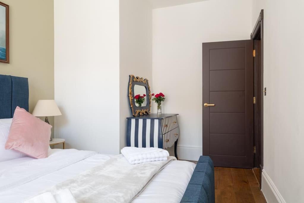Stylish Beachfront Bolthole With Stunning Sea Views And Luxury Touches Herne Bay Exterior photo